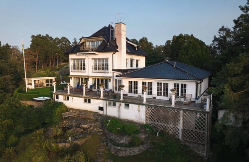 Gashaga House | Sea front ex-Embassy residence near Stockholm