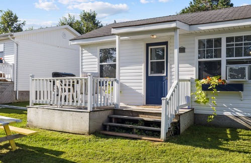 York Cottage | Sea Glass, 2 BRs, Living, Kitchen & a Patio