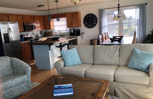 South Nags Head Cottage | SEA GLASS OCEANFRONT COTTAGE.