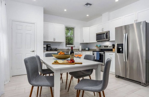 Naples Park House | Sea Glass Retreat. Beach*Wine*Dine*Relax. Repeat