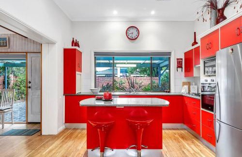 Brighton House | Sea J's Brighton - Local Charm and Beachside Flair