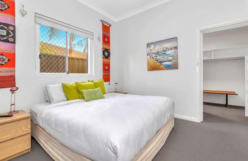 Brighton House | Sea J's Brighton - Local Charm and Beachside Flair