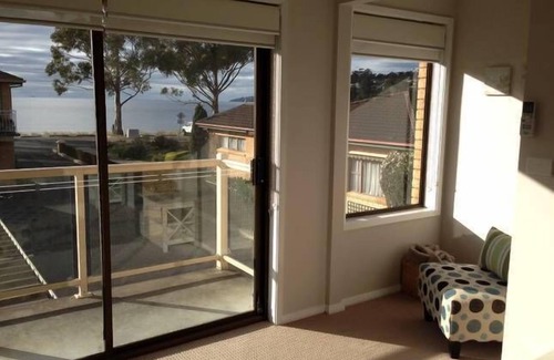 Kingston Beach Apartment | Sea La View Apartment