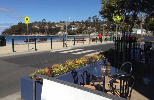Kingston Beach Apartment | Sea La View Apartment