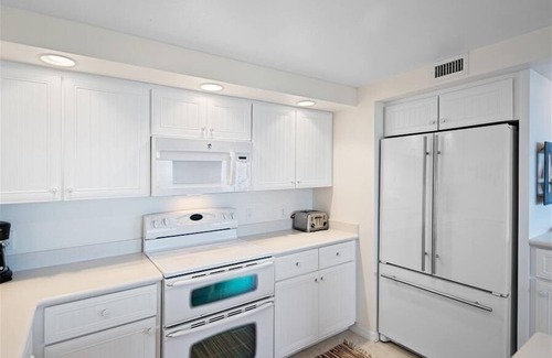 Boca Grande Condo | Sea Oats 151 - End Unit - Elevators = Beachfront, End Unit - Tennis