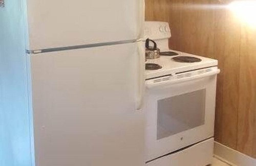 Deep Hole House | Sea Pines -2BR CLOSE TO SHOPPING,SCREENED PORCH, Linens and Towels Provided