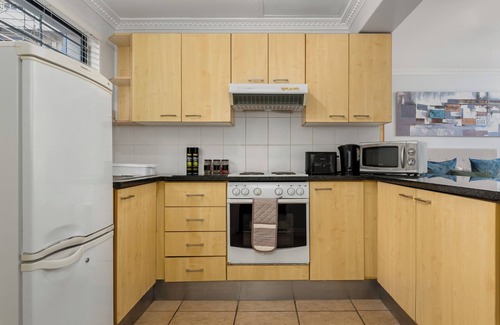 Sea Point Apartment | Sea Point Studio in Secure Complex