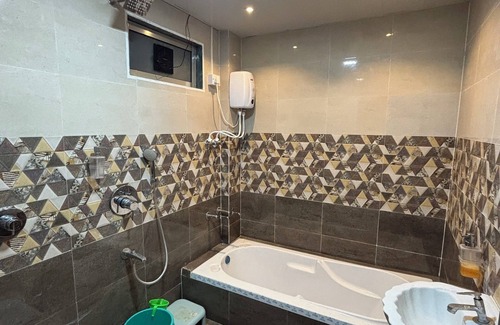 Virar West Hotel | sea royal rooms and cafe