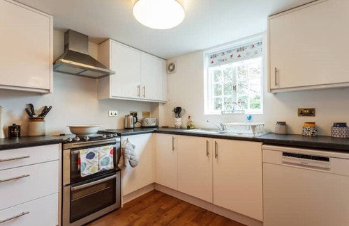 Southampton Cottage | Sea, sand shingle, nature and forest