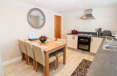 Dinas Dinlle Cottage | SEA SCAPE, family friendly, country holiday cottage in Dinas Dinlle