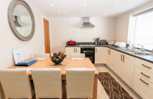 Dinas Dinlle Cottage | SEA SCAPE, family friendly, country holiday cottage in Dinas Dinlle