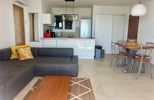 Theoule-Superieur Apartment | sea view Apartment Direct access private beach, swimming pools, sauna, hammam, tennis etc.