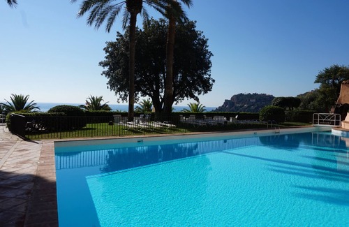 Theoule-Superieur Apartment | sea view Apartment Direct access private beach, swimming pools, sauna, hammam, tennis etc.