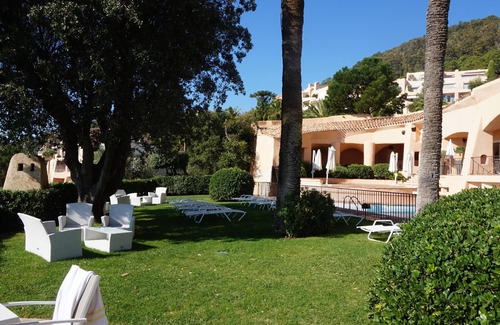Theoule-Superieur Apartment | sea view Apartment Direct access private beach, swimming pools, sauna, hammam, tennis etc.