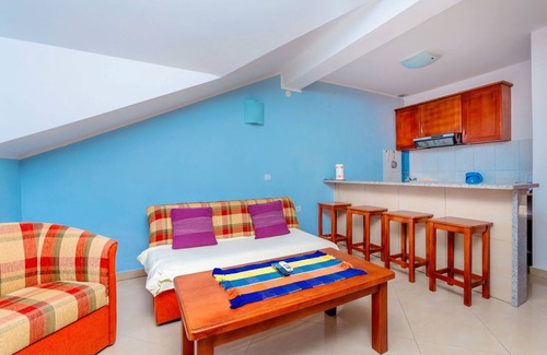 Tomicici Apartment | Sea-view apartment next to the beach