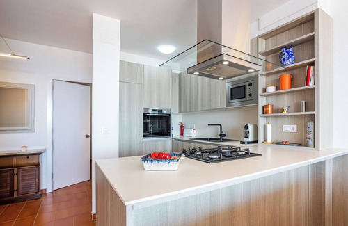 Tossa de Mar Apartment | Sea View Balcony Apartment - 3 minutes walk to the beach and free parking