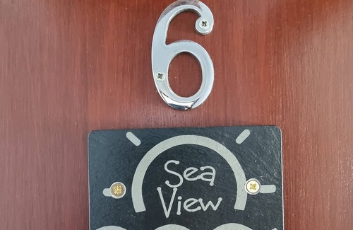 Dinas Dinlle Apartment | SEA VIEW, pet friendly, country holiday cottage in Dinas Dinlle