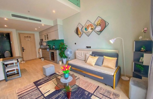 Bai Chay Apartment | Sea View Sandy Homestay Citadines Marina Ha Long