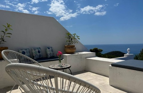 Lepreo House | Sea view vacation home in secluded location