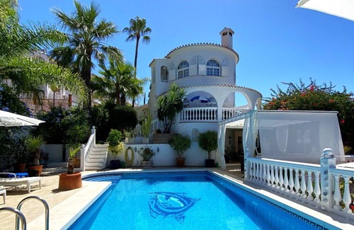 Torreblanca House | Sea view villa,large pool + garden,850m from the beach and town -up to 12 people