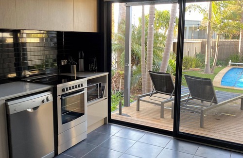 Maslin Beach Apartment | Sea & Wine Couples Retreat