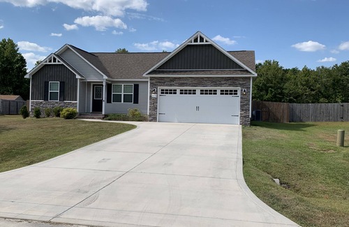 Hubert House | Sea You Soon- 1 mile to Camp Lejeune! Monthly rental- fully furnished!
