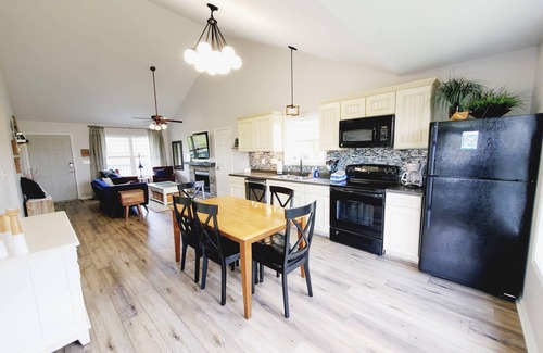 Taylorsville House | Seabiscuit 5- Relax And Kick Back
