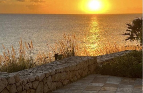 Maho Condo | "SeaBreeze" Beautiful oceanfront 2 bedroom, 2 bathroom condo.