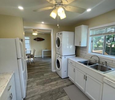 Sea Breeze House | Seabreeze Lakeside Getaway