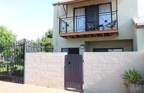 South Fremantle Apartment | Seabreezes South Fremantle