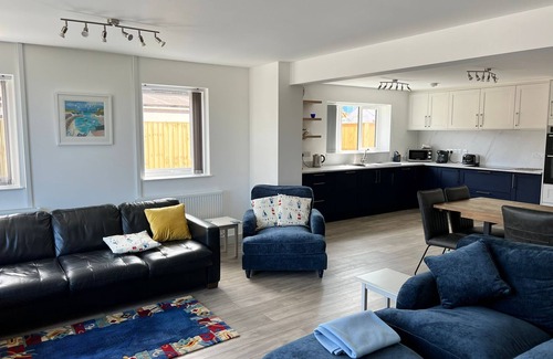 Broad Haven House | Seacliff Located Just 200m From the Popular Broad Haven Beach, Pembrokeshire