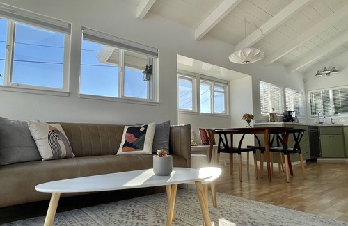 Aptos House | Seacliff Mid Century Cottage 3 Min to Beach: Ocean Views, Deck and Hot Tub