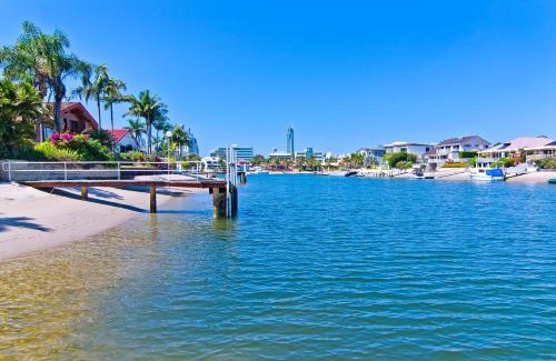 Bundall House | SEACLUSION 5 bed waterfront, sleeps 12