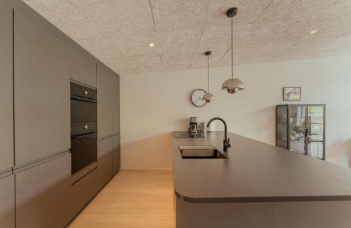Vestmanna House | Seadreams Nest - Luxurious Waterfront Retreat