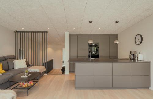Vestmanna House | Seadreams Nest - Luxurious Waterfront Retreat