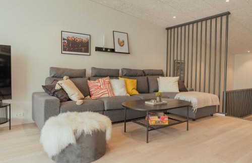 Vestmanna House | Seadreams Nest - Luxurious Waterfront Retreat