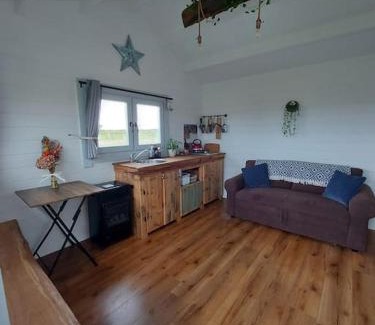 Quilty Apartment | Seafield Cabin