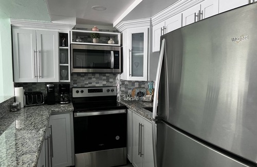 Kingston Apartment | SEAFLECTIONS - Relax, Reflect & Reminisce on the MUSIC, ART and CULTURE.