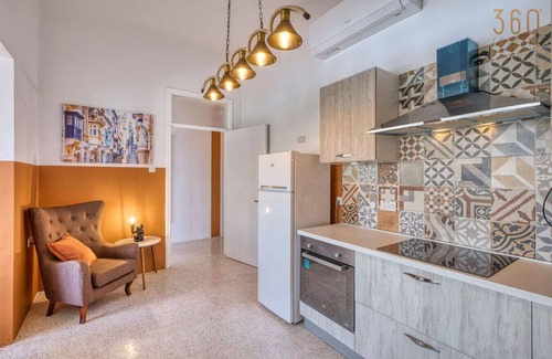 Il-Qajjenza Apartment | Seafront 2BR home with private balcony, AC & WIFI