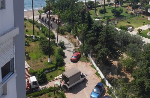 Mezetli Apartment | Seafront apartment, free beach and pool.