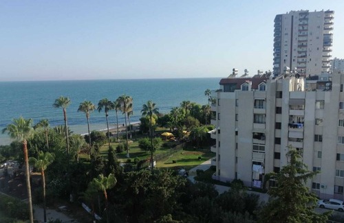 Mezetli Apartment | Seafront apartment, free beach and pool.