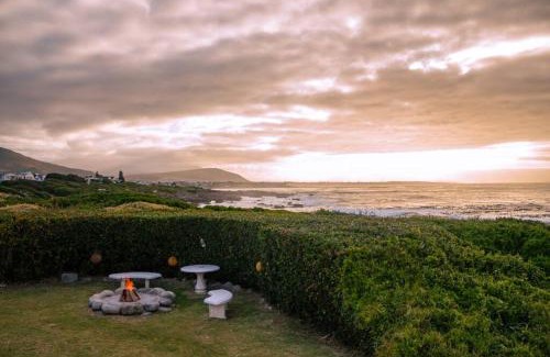 Hermanus House | Seafront Family Getaway, Vermont