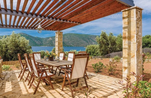 Skroponeria House | Seafront Holiday Villa