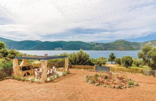 Skroponeria House | Seafront Holiday Villa