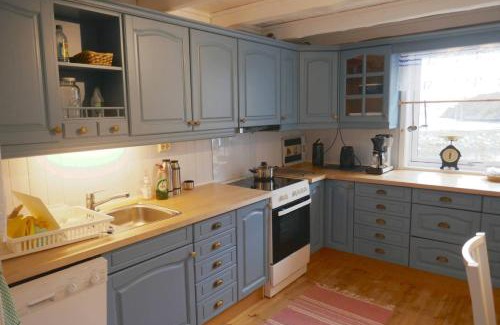 Flakstad House | Seafront Holiday Home close to Reine, Lofoten