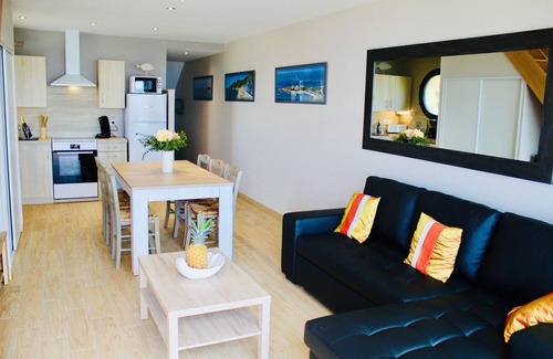 Barneville-Carteret Villa | SEAFRONT, Magnificent 180° Sea View, high Standard, Garden and Private Parking