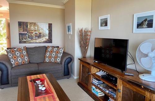 Hermanus City-Centre Apartment | Seafront @ Marine Terrace - views of Walker Bay. Whales, waves and sunrise