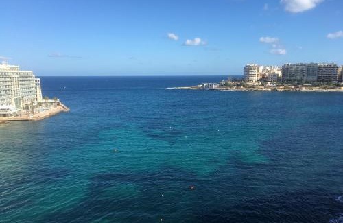 St. Julian's Apartment | Seafront Penthouse Triplex- Roof Terrace & Hot Tub