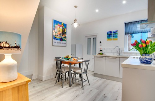 Hythe House | Seaglass Cottage - Two Bedroom House, Sleeps 4