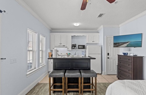 El Centro Beach Apartment | Seaglass Shack: Cozy Studio, Prvt Patio, Dogs OK, FREE Daily Activities, & More!